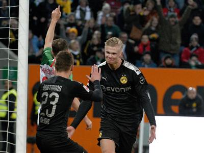 Dortmunds Torschütze Erling Haaland (r) erzielt in seinem Bundesliga-Debüt drei Tore. Dreierpacker Haaland