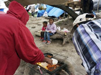 Oxfam fordert von der Bundesregierung, mehr in öffentliche Kinderbetreuung und soziale Absicherung in armen Ländern zu investieren. Schere zwischen Arm und Reich