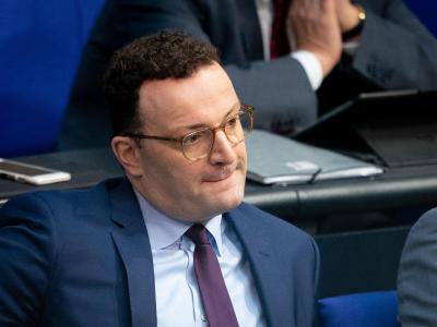 «Ich habe manchmal den Eindruck, Arbeitgeber im Gesundheitswesen planen noch so wie in den 90er Jahren - und das geht halt im Jahr 2020 nicht mehr», sagt Spahn. Jens Spahn