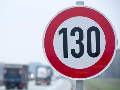 Der ADAC lehnt ein Tempolimit auf Autobahnen nicht mehr ab. Tempolimit 130