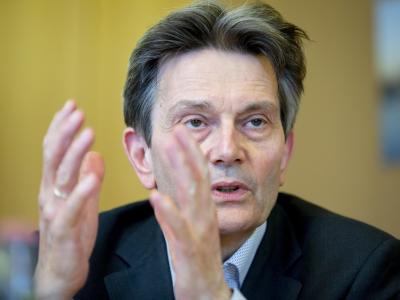 Rolf Mützenich bei einem Interview mit der Deutschen Presse-Agentur im Bundestag. Rolf Mützenich