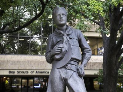 Eine Statue im texanischen Irving stellt einen jungen Pfandfinder dar. Pfadfinder in den USA