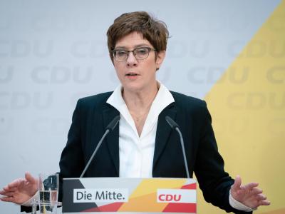 CDU-Chefin Annegret Kramp-Karrenbauer attackierte SPD-Generalsekretär Lars Klingbeil scharf. Kramp-Karrenbauer