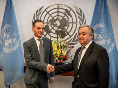 Außenminister Maas wird von UN-Generalsekretär António Guterres begrüßt. Maas in New York
