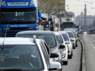 Sowohl tagsüber als auch nachts ist der Straßenverkehr der größte Lärmverursacher. Straßenverkehr