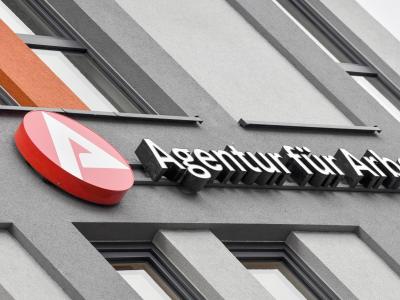 Die Arbeitsagenturen beraten derzeit viele Firmen. Kurzarbeit