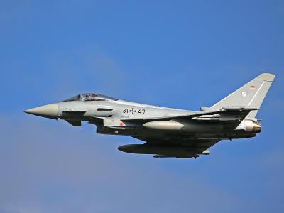 Ein Eurofighter des Taktischen Luftwaffengeschwarder 31 fliegt eine Übung. Eurofighter