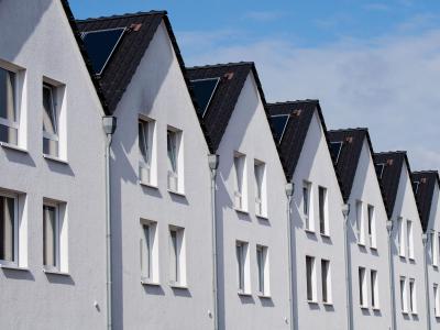 Die Corona-Krise könnte auch Auswirkungen auf den Immobilienmarkt haben. Reihenhäuser