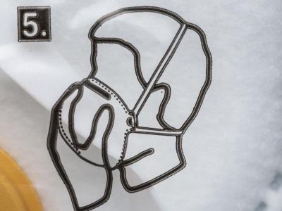 Allein im März stellte die Polizei etwa 34.000 gefälschte chirurgische Masken sicher. Atemschutzmaske