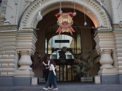 Das Luxuskaufhaus GUM in Moskau ist wegen der Corona-Pandemie geschlossen. Coronavirus - Moskau