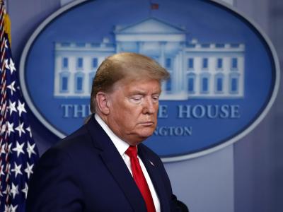 Donald Trump auf dem Weg zu einer Pressekonferenz im Weißen Haus. Donald Trump