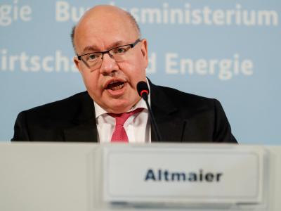 Peter Altmaier (CDU), Bundeswirtschaftsminister, hält eine Pressekonferenz über wirtschaftliche Maßnahmen gegen die Auswirkungen des Coronavirus ab. Wirtschaftliche Auswirkungen der Corona-Pandemie