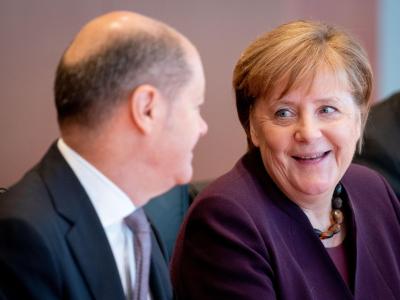 Bundeskanzlerin Angela Merkel (CDU) und Olaf Scholz (SPD), Bundesminister der Finanzen. Scholz und Merkel
