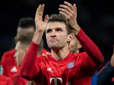 Hat beim FC Bayern München bis 2023 verlängert: Thomas Müller applaudiert. Thomas Müller