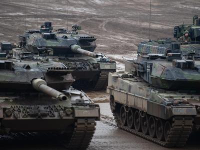 Im vergangenen Jahr waren die von der Bundesregierung genehmigten Rüstungsexporte mit mehr als 8 Milliarden Euro auf einen Rekordwert gestiegen. Kampfpanzer