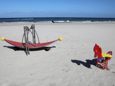 Menschenleer ist der Strand des Ostseebades Kühlungsborn. Kein Tourismus-Auftakt zu Ostern