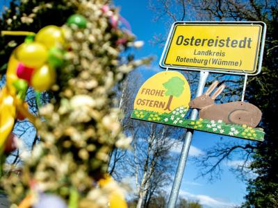 Ein Schild mit der Aufschrift Ostereistedt
