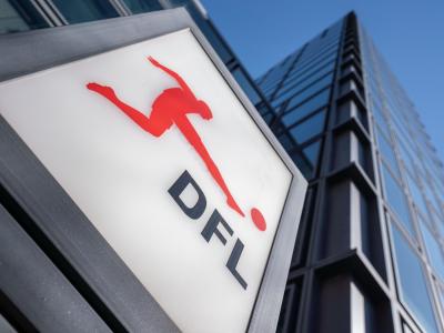 Der seit Mitte März unterbrochene Spielbetrieb in der Fußball-Bundesliga und 2. Liga bleibt wegen der Coronavirus-Pandemie bis auf Weiteres ausgesetzt. DFL