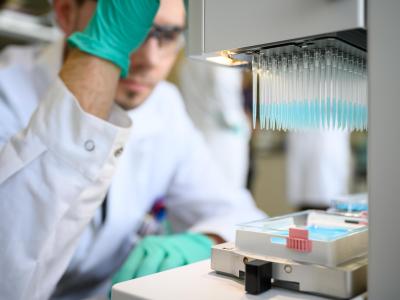 Das Rennen um die erste Arzneimittel und Impfstoffe ist in vollem Gang. Biotech-Unternehmen Curevac