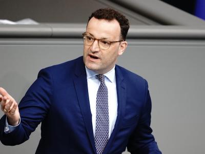«Mein Ziel ist es, noch im Mai eine Verordnung vorzulegen, die präventive Reihen-Tests in Krankenhäusern und Pflegeheimen ermöglicht», sagt Jens Spahn. Jens Spahn im Bundestag