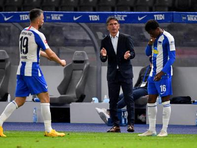 In zwei Spielen nach der Coronavirus-Pause hat Bruno Labbadia (M.) ein intelligent agierendes Bundesliga-Team geformt. Heimsieg