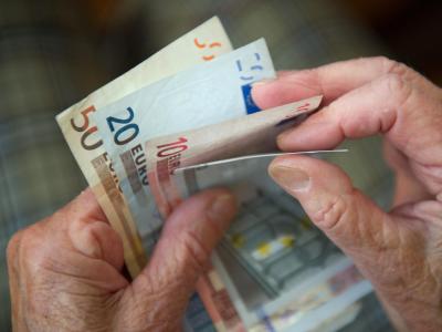 Die Ausgaben der Rentenversicherung summierten sich 2019 auf insgesamt 319 Milliarden Euro. Rentnerin