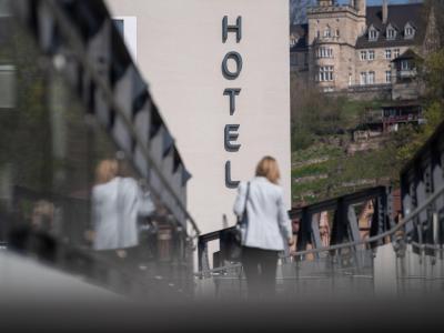 Hotels und Pensionen dürfen teilweise wieder öffnen. Tourismus