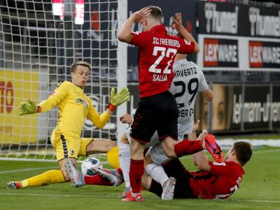 Leverkusens Kai Havertz (2.v.r.) erzielte das Tor des Tages. SC Freiburg - Bayer Leverkusen
