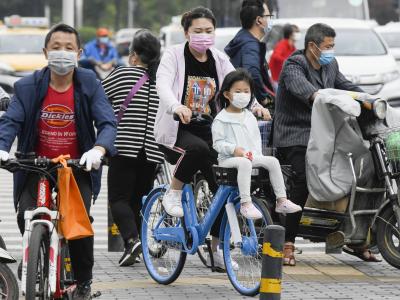 Menschen in Wuhan, dem ersten Epizentrum der globalen Corona-Pandemie. Wuhan