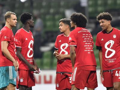 Die Spieler von Bayern München feiern die deutsche Meisterschaft. Deutscher Meister