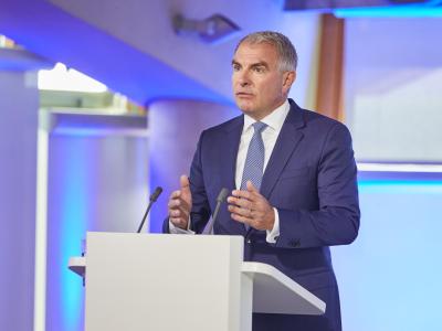 Lufthansa-Chef Carsten Spohr spricht bei der Außerordentlichen Hauptversammlung. Lufthansa