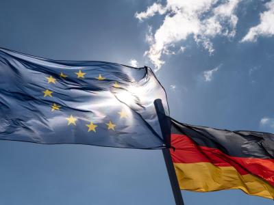 Bis Ende des Jahres übernimmt Deutschland die EU-Ratspräsidentschaft. Fahnen