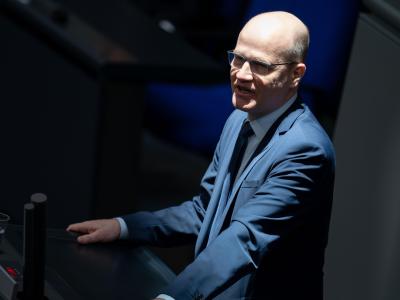 Ralph Brinkhaus spricht im März bei der 154. Sitzung des Bundestages. Er und CSU-Landesgruppenchef Alexander Dobrindt haben ein Mandat erhalten, mit der SPD zu verhandeln. Wahlrechtsreform