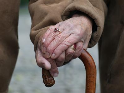 Altersarmut droht schon in wenigen Jahren zu einem gravierenden Problem zu werden. Foto: Patrick Pleul Debatte um Rentenbezüge