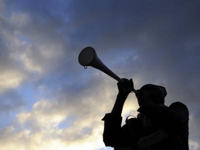 Vuvuzelas sollen in Berlin ausverkauft sein. Foto: Helmut Fohringer Vuvuzela