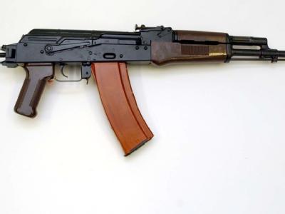Der Handel mit Gewehren und Pistolen soll stärker kontrolliert werden. Foto: Carsten Rehder AK-47