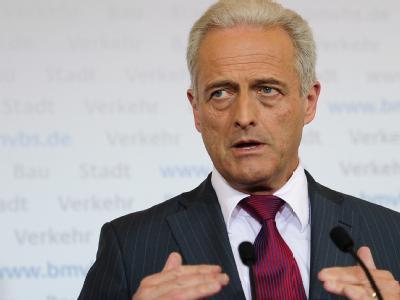 Rechnet schon bald mit einer Entspannung auf den deutschen Airports: Bundesverkehrsminister Peter Ramsauer. (Archivbild) Peter Ramsauer