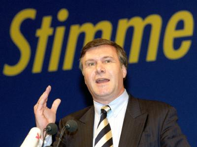 Der damalige FDP-Chef Wolfgang Gerhardt hält eine Rede auf dem Dreikönigstreffen der Liberalen im Jahr 1999. Wolfgang Gerhardt