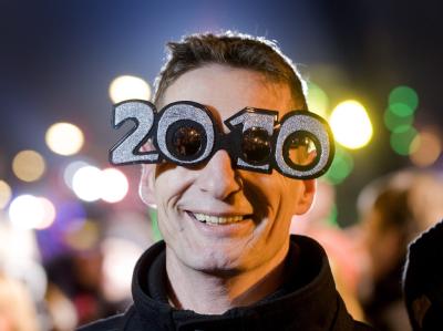 Im Westen Deutschlands sind etwas mehr Menschen (77 Prozent) zufrieden mit dem Jahr 2010 als im Osten (70 Prozent). Mehrheit mit 2010 zufrieden