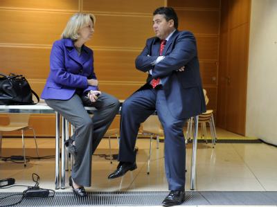 Designierte SPD-Spitze: Hannelore Kraft im Gespräch mit Sigmar Gabriel. (Archivbild) Hannelore Kraft und Sigmar Gabriel