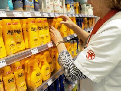 Rossmann, die Nummer drei in Deutschland, knackte 2011 erstmals in ihrer 40-jährigen Firmengeschichte die Fünf-Milliarden-Umsatzmarke. Foto: Angelika Warmuth Rossmann-Filiale