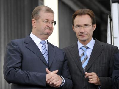 Kann Michael Macht (r) als Integrationsfigur von Porsche in die übergroßen Fußstapfen von Wendelin Wiedeking treten? Wendelin Wiedeking und Michael Macht