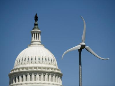 Die Reaktionen in den USA auf Obamas Klimabemühungen bewegen sich zwischen Enttäuschung und Häme. Wind-Turbine in Washington