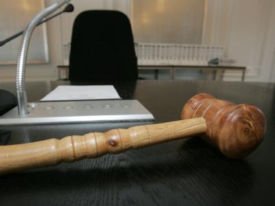 Nach immer neuen schweren Gewalttaten Jugendlicher mehrten sich zuletzt die Rufe nach schärferen Strafen. Richterhammer