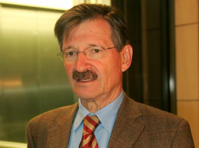 Hermann Otto Solms leitet für die Liberalen die Koalitionsarbeitsgruppe Steuern/Finanzen/Haushalt. Die CDU nennt die FDP-Steuersenkungsvorschläge «irreal». Hermann Otto Solms