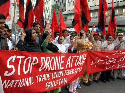 Protest gegen den Einsatz von Drohnen in Karachi, Pakistan. Allein seit dem 30. Dezember sollen bei Drohnen-Angriffen rund 90 Menschen getötet worden sein. Protest gegen Drohnen-Einsätze