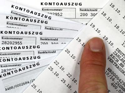 Zur Förderung der Steuerehrlichkeit und Eindämmung von Sozialleistungsmissbrauch dürfen Behörden seit April 2005 Konten von Bürgern ermitteln. Foto: Jens Büttner/Archiv Kontoauszug