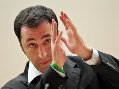 Grünen-Chef Özdemir sieht Chancen für Schwarz-Grün auf Bundesebene nach einem glaubhaften Ausstieg aus der Atomenergie. Cem Özdemir