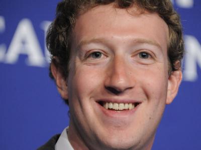 Facebook hat Zuckerberg zum Multi-Milliardär gemacht. Doch als Mensch bleibt der 28-Jährige, dem 900 Millionen ihre privaten Informationen anvertrauen, ein Rätsel. Foto/dpa/Archiv Mark Zuckerberg