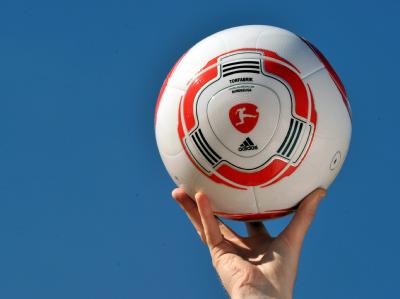 «Torfabrik» ist der Einheitsball der Deutschen Fußball Liga. Einheitsball